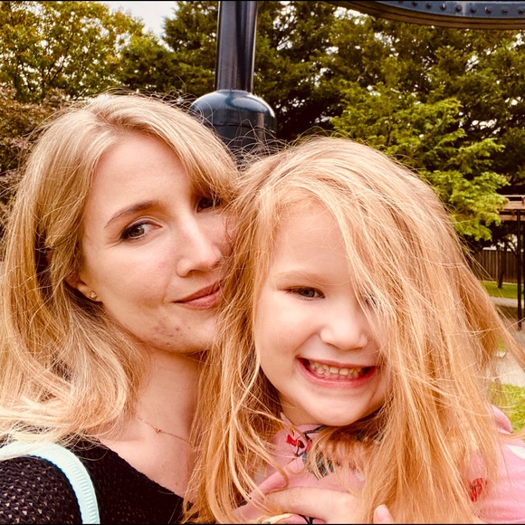 Meet your Posher, Erin - Picture 1 of 1